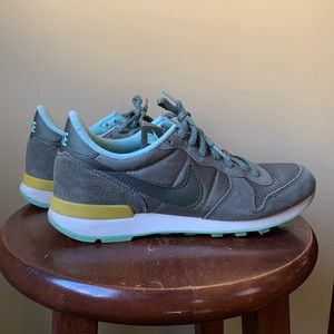 Women’s moss green Sneakers